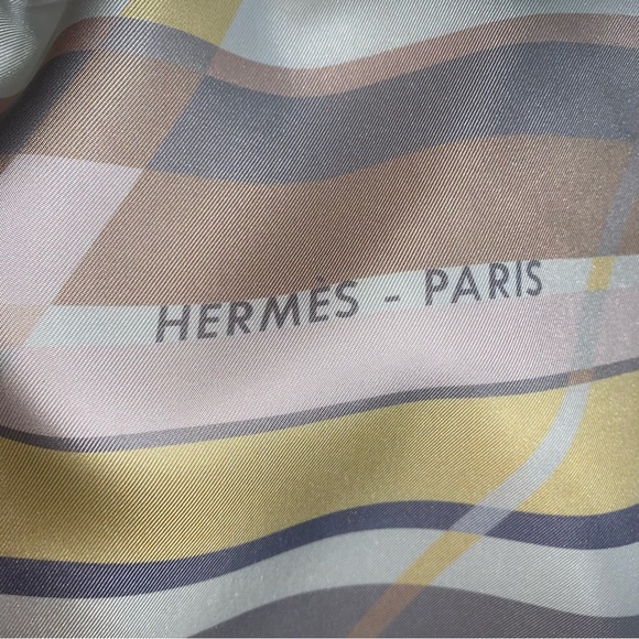 RARE! auth HERMÈS silk twill PHOTO FINISH scarf - Picture 11 of 16